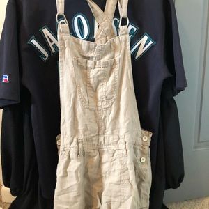 Women’s super cute tan jumper